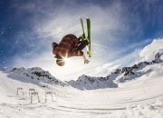 开云足球直播-篮网末节风暴席卷上海，詹姆斯稳定输出诠释巨星本色