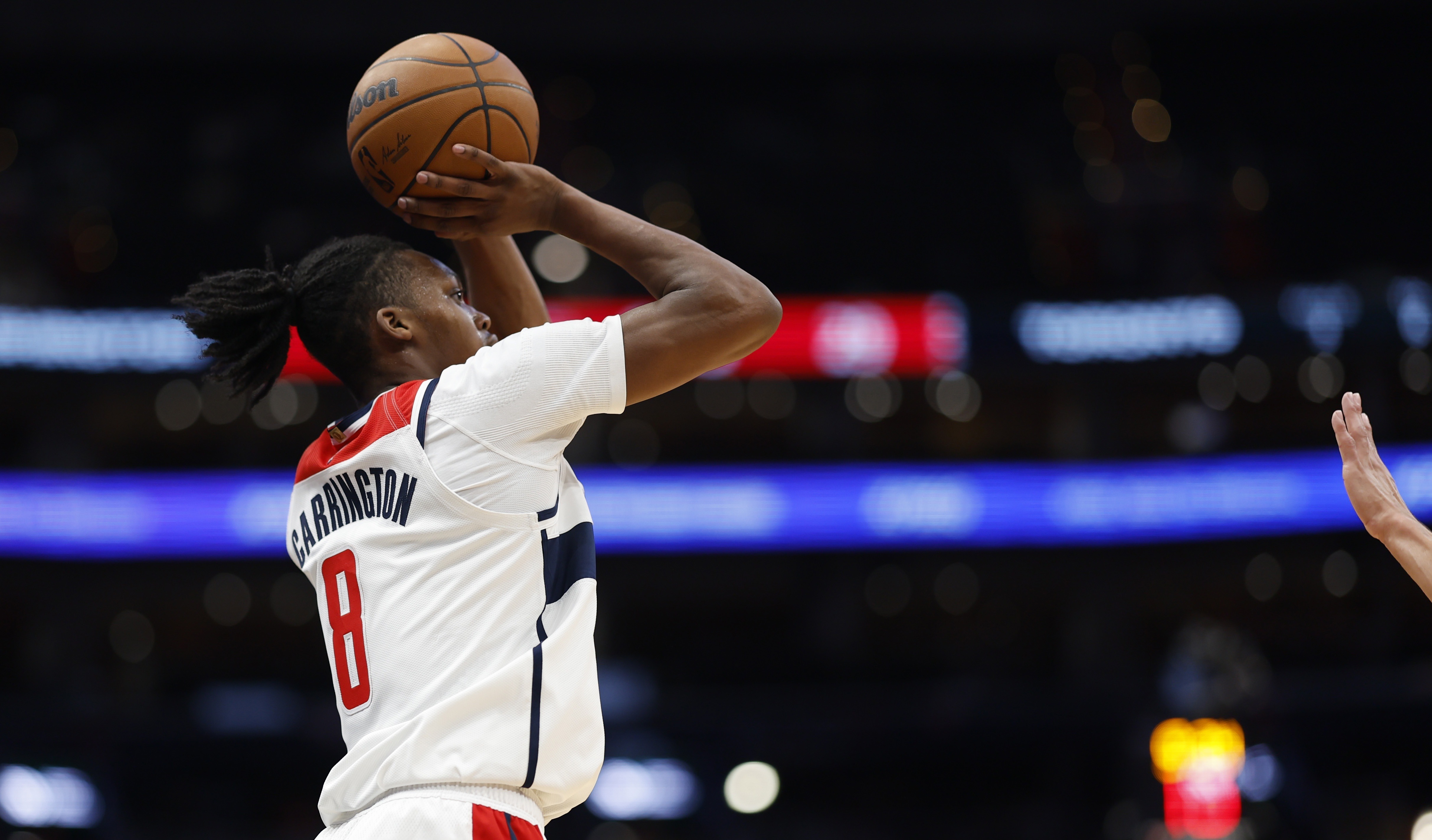 菲律宾男篮横扫鹈鹕，拉塞尔送出助攻的简单介绍