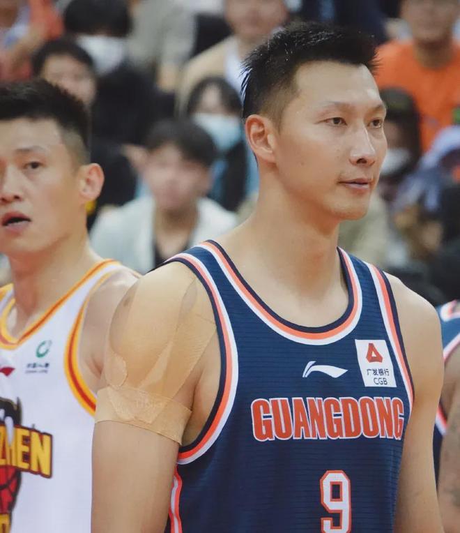 澳大利亚男篮横扫日本男篮，米切尔制霸全场