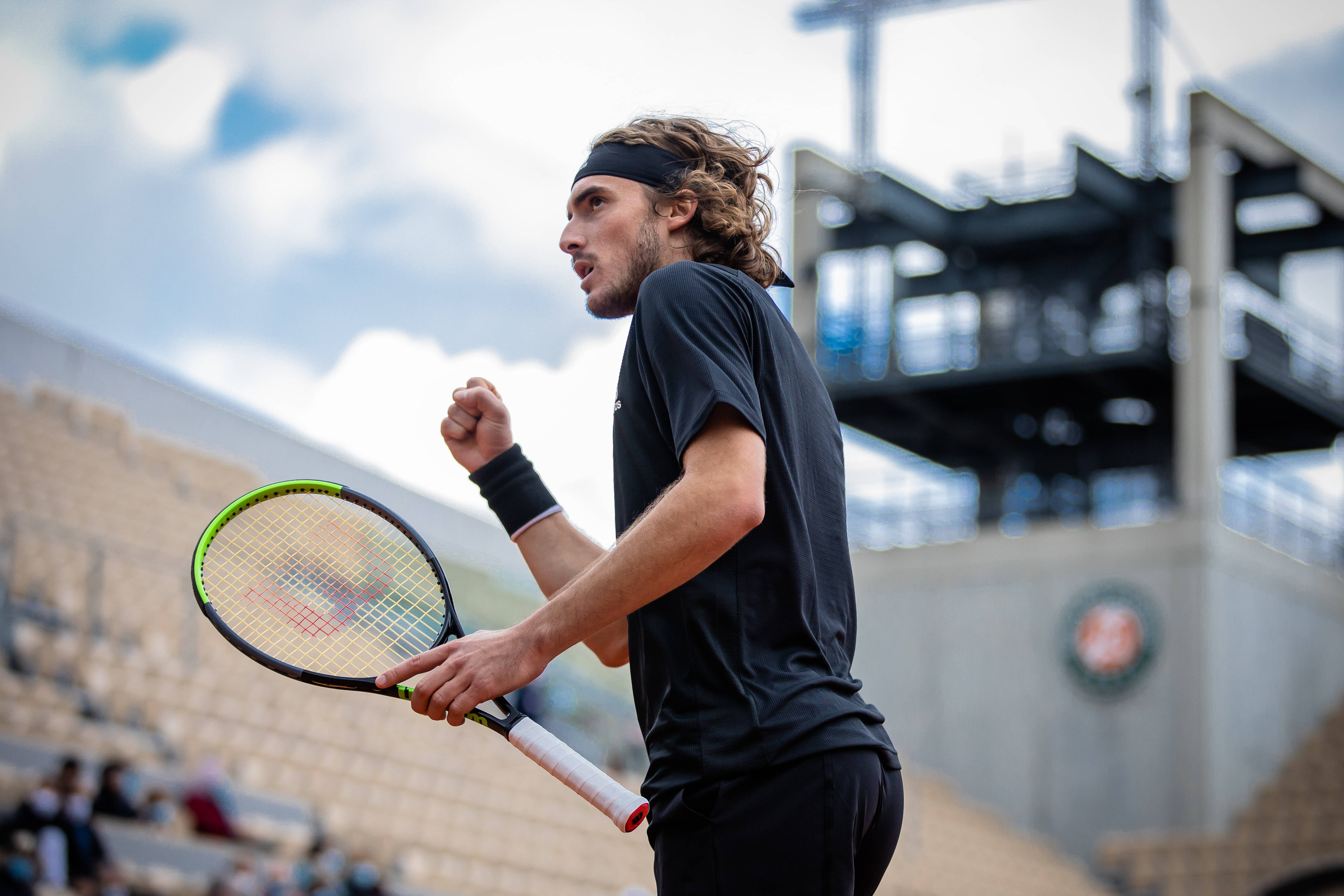 关于德国网球队强势西班牙网球队，西西帕斯爆发神勇的信息