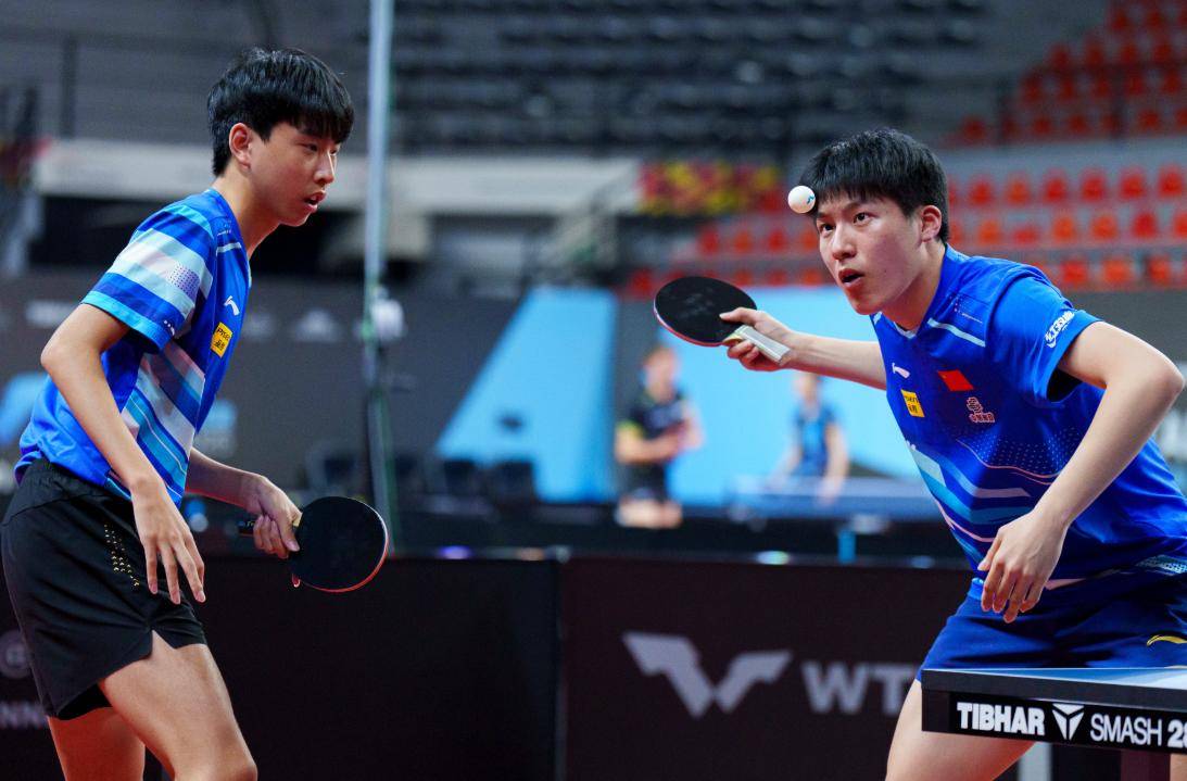 奥地利乒乓球队鏖战韩国乒乓球队，马龙三分雨点燃全场