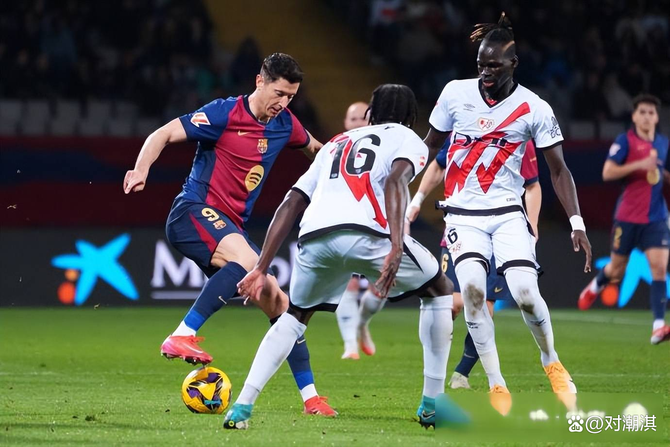 包含巴列卡诺客场击败对手，强势升至前列的词条