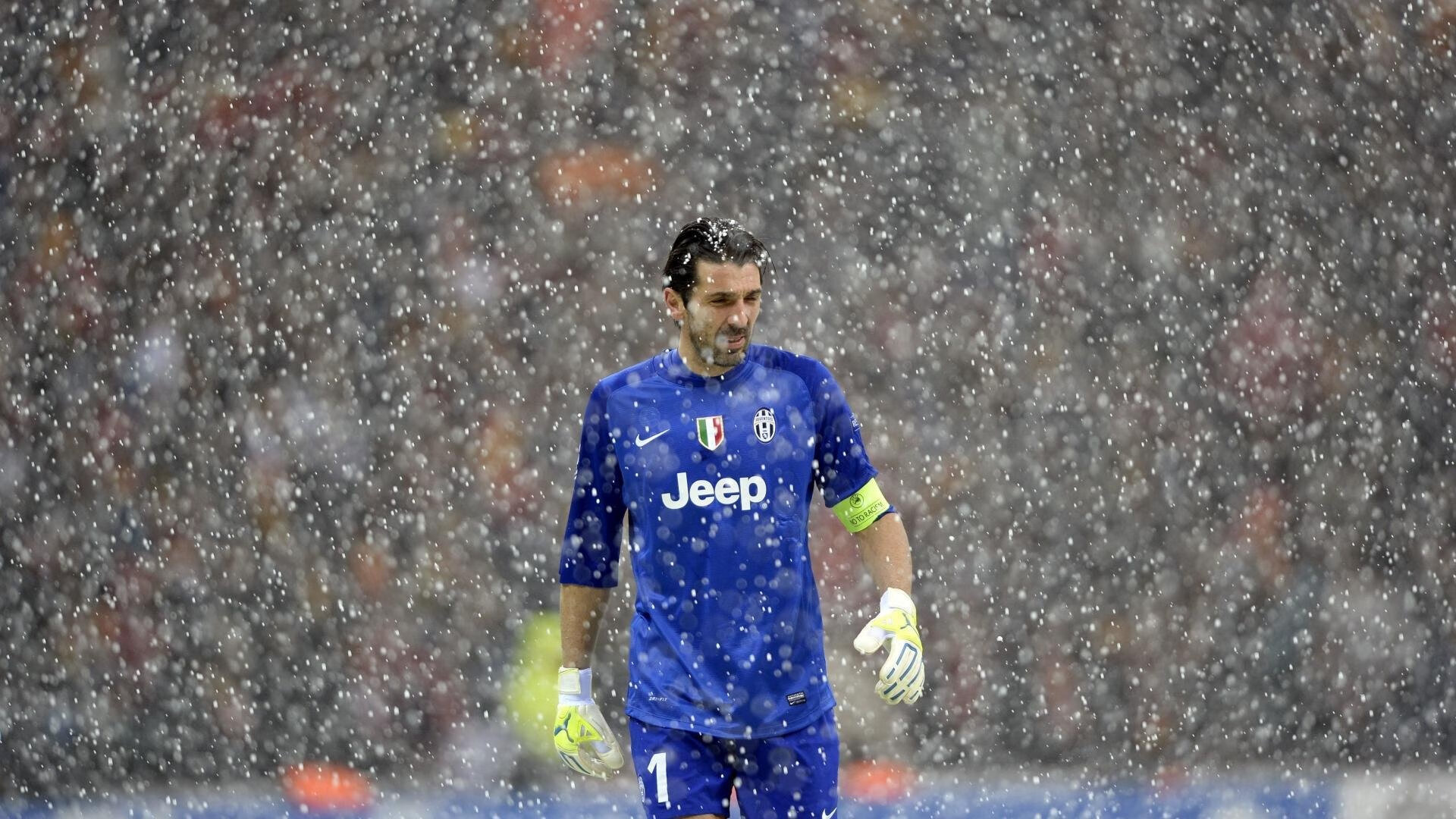 欧冠淘汰赛之夜，伦纳德打出统治级数据，当篮球巨星跨界点燃足坛想象